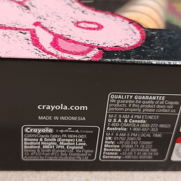 Create magical sidewalk art with the use of these unicorn horn swirl chalk stick - Picture 4 of 12